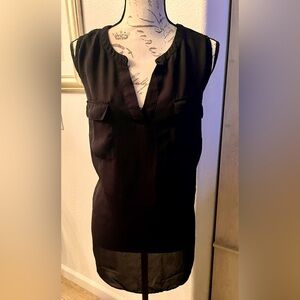 Worthington sleeveless black top. V-neck. Size 1X.